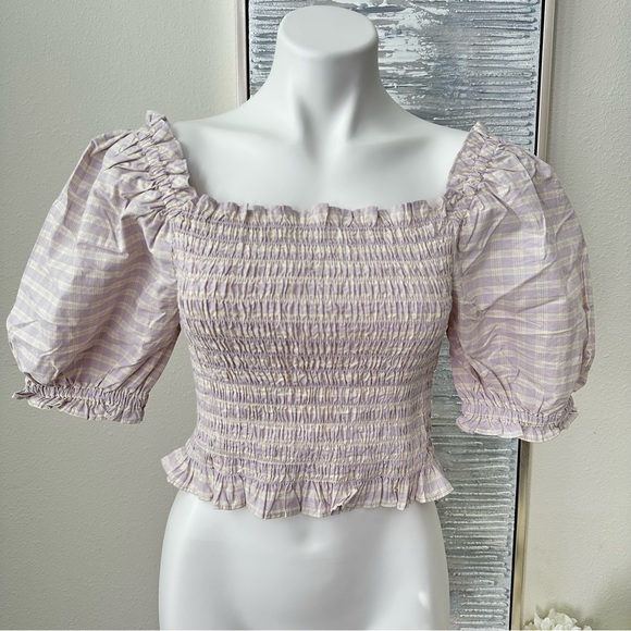 Levi's Tops - SOLD Levi’s Women’s REY SMOCKED SHORT SLEEVE BLOUSE Size M